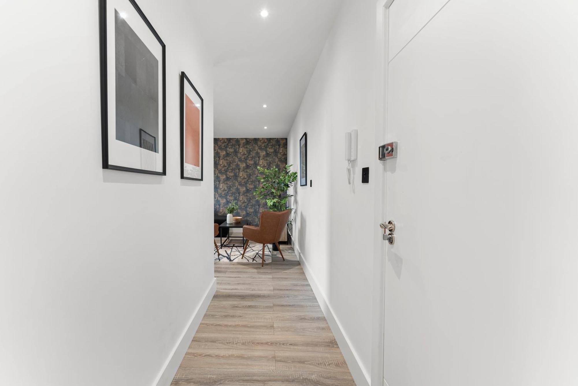 Stylish Two-Bedroom Flat In NWI Dış mekan fotoğraf